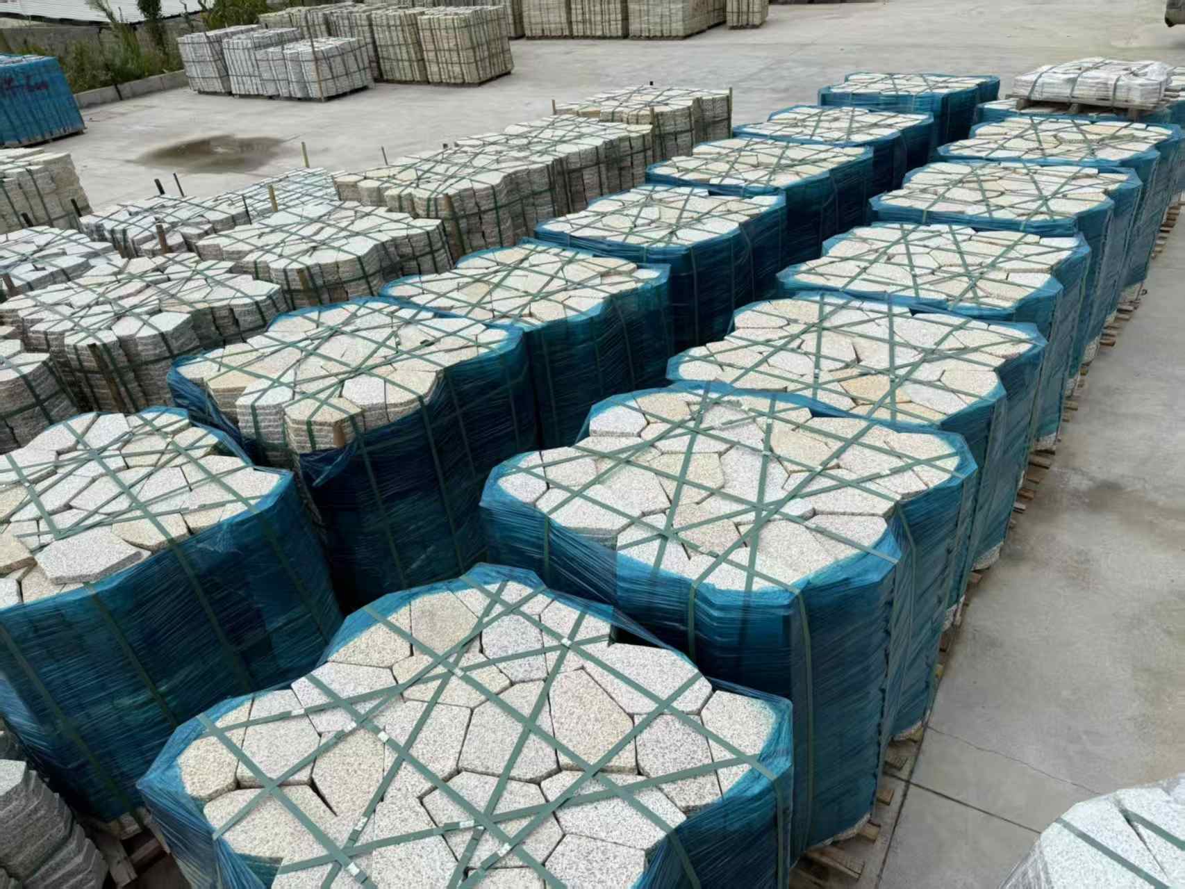 吕梁黄金麻冰裂纹 碎拼