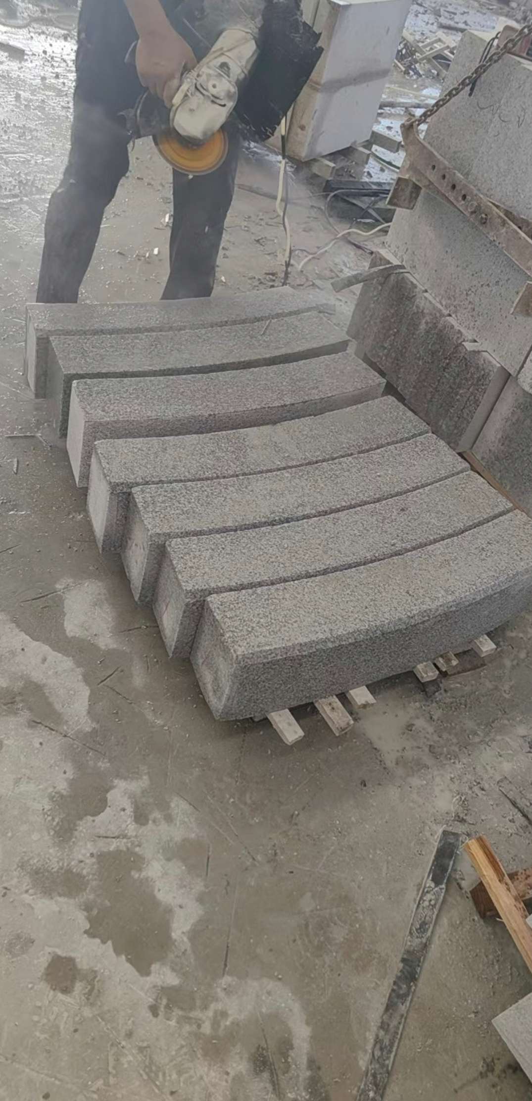 吕梁芝麻白弧形路牙石