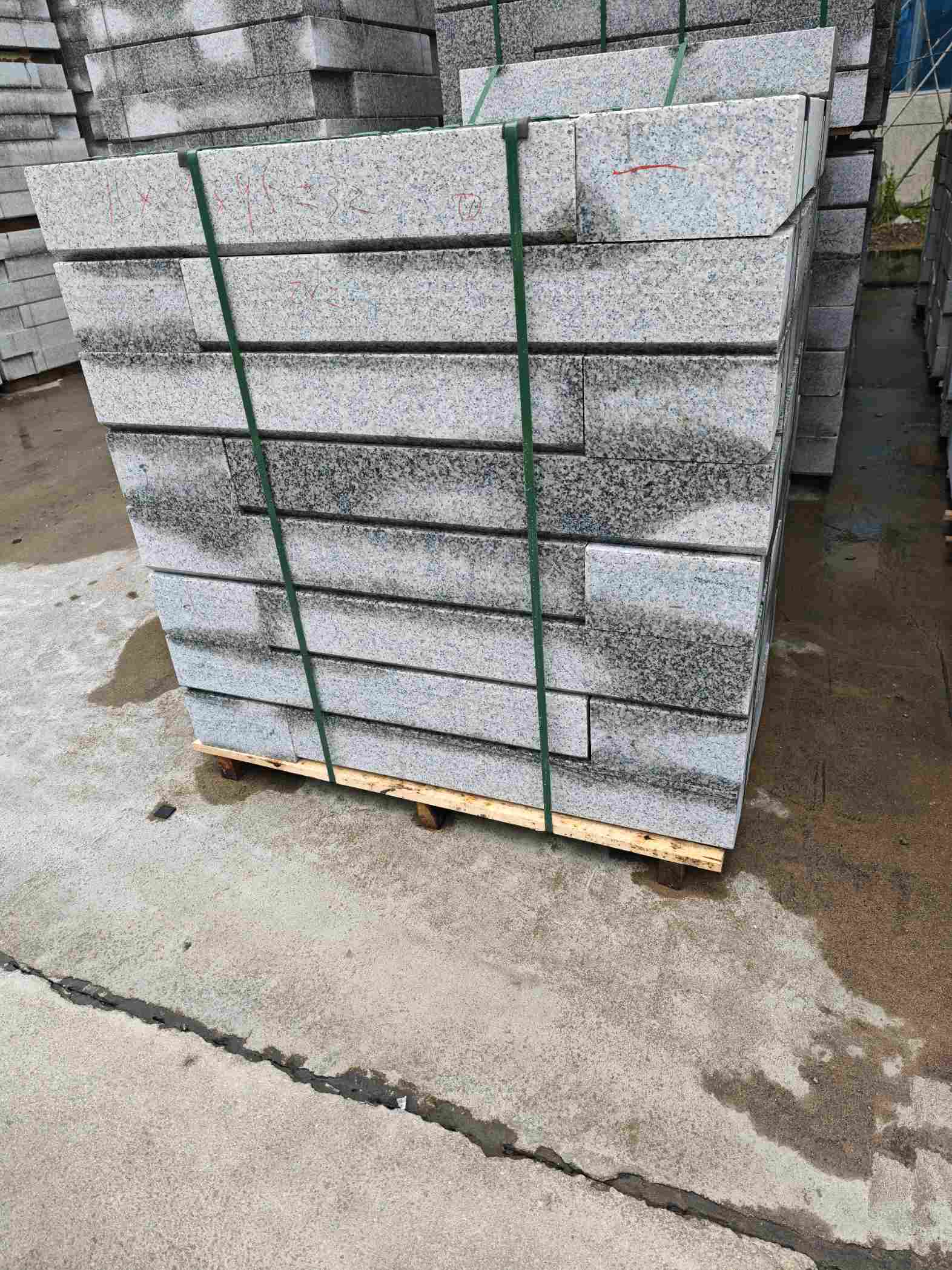 吕梁芙蓉白路牙石，马路牙子