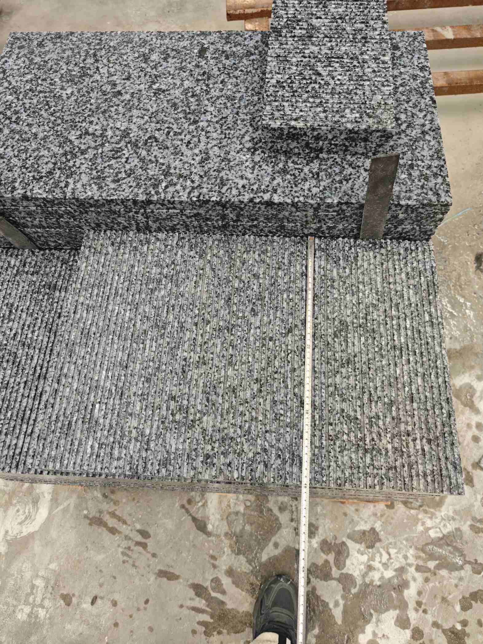 吕梁芝麻黑拉丝面